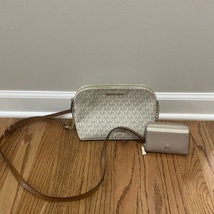 Michael kors crossbody purse and wallet set